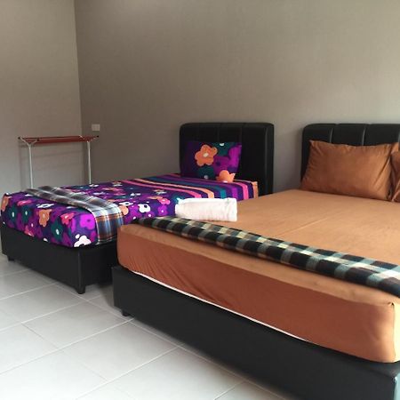 Harmony Guesthouse Sdn Bhd Padang Mat Sirat Esterno foto