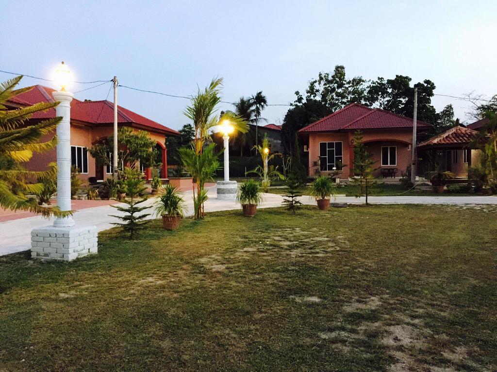 Harmony Guesthouse Sdn Bhd Padang Mat Sirat Esterno foto